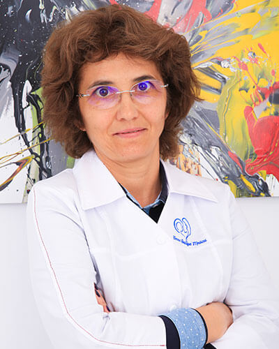 Dr. Daniela Maria Voicu - medic primar hematologie clinica Femme Boutique Medical I Femmeboutiquemedical.com