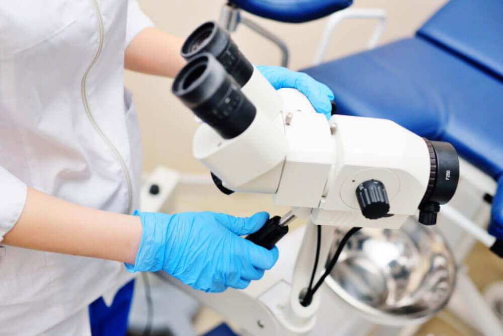 Videocolposcopia - ce este, când se recomandă, cum se realizează și cum te poate ajuta în prevenirea unor boli grave - Dr. Mona Zvanca I FEMMEBOUTIQUEMEDICAL.COM