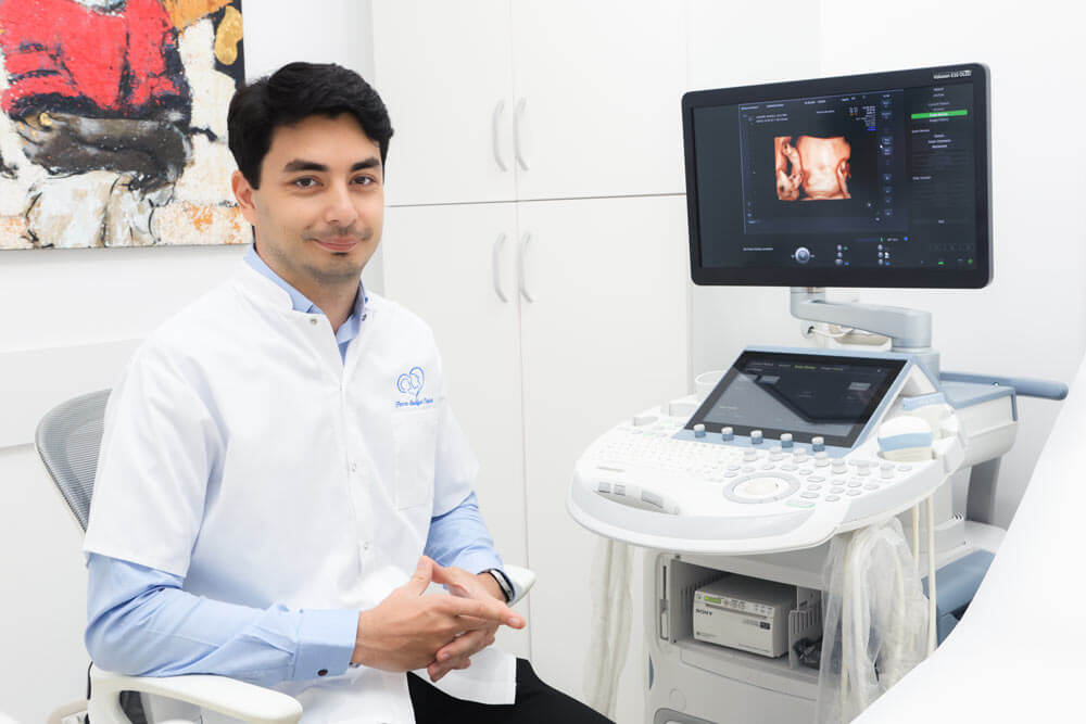 Dr. Vlad Dragoi - medic specialist obstetrica - ginecologie si medicina materno-fetala Femme Boutique Medical I Femmeboutiquemedical.com